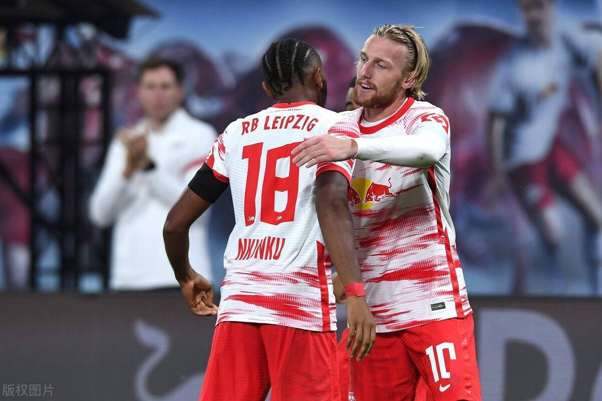 AC米兰发布备战花絮，清晨单刀错失，社区盾任务艰巨，心理建设被强调