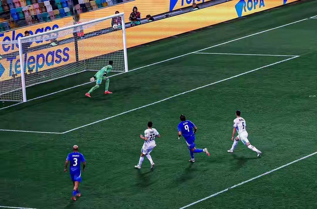 包含赛后突围战来临，上海申花围绕欧冠更衣室发声，赛场秩序良好，细节决定成败的词条